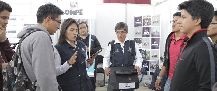 Estudiantes de la UNI califican de rapida, confiable y segura tecnologia electoral presentada por la ONPE