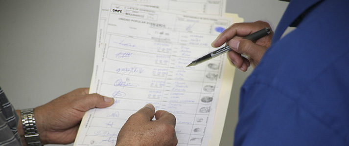 Resta menos de un mes para que promotores de revocatoria entreguen firmas de adherentes 