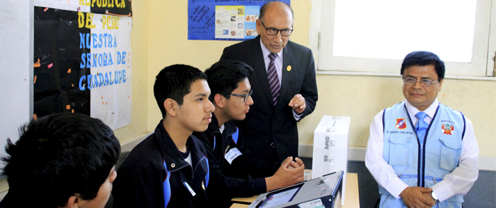 Hoy eligen Municipio Escolar en colegio Guadalupe aplicando por primera vez voto electronico de la ONPE