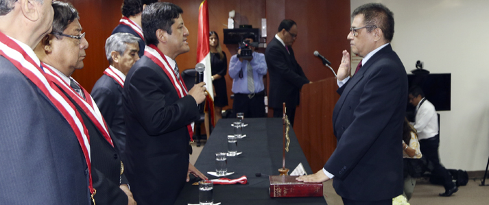 El Magister en Fisica y Matematica, Adolfo Castillo Meza, juramento como jefe de la ONPE 