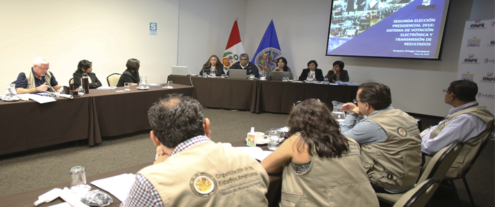 ONPE expone ante observadores electorales de la OEA y Unasur detalles de los comicios del 05 de junio