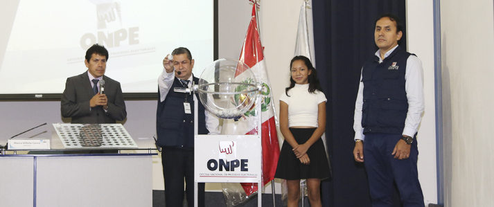 ONPE realiza sorteo de 156 miembros de mesa para Elecciones Municipales de marzo