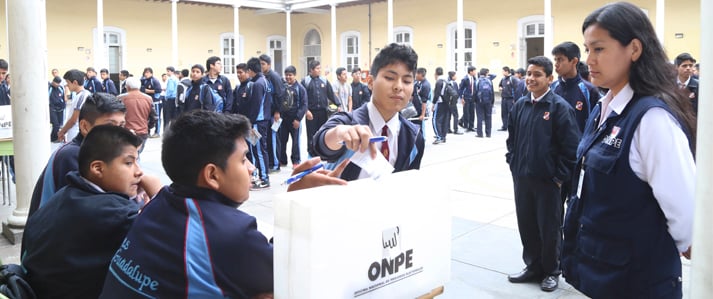 Miles de estudiantes de todo el pais eligieron a sus autoridades municipales escolares con apoyo de la ONPE